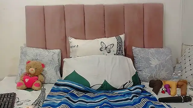 Snapshot of RoundaAssx22 chatting on 02-03-26, 03:26 RoundaAssx22 online show from 02-03-26, 03:26