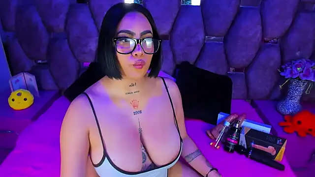 Snapshot of nikky_latin chatting on 10-15-25, 03:49 nikky latin online show from 10-15-25, 03:49