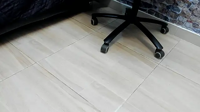 ALYANNA HOT  online show from 12-04-25, 11:42