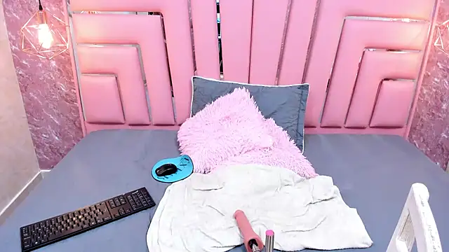 ALYANNA HOT  online show from 11-04-25, 12:20