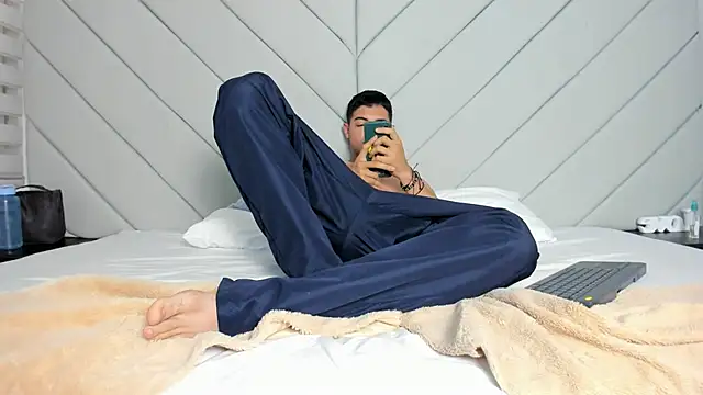 andrew colleman online show from 10-26-25, 02:56