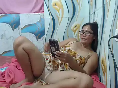 Snapshot of Juicy_69xx chatting on 07-19-26, 10:34 Juicy 69xx online show from 07-19-26, 10:34