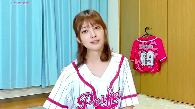 Snapshot of rikachan_perfect chatting on 06-12-26, 01:42 rikachan perfect online show from 06-12-26, 01:42