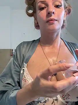  Katherine Pierce  online show from 12-01-25, 12:17