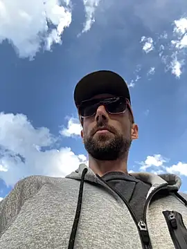 Snapshot of thejohnryancollection chatting on 10-22-25, 12:10 thejohnryancollection online show from 10-22-25, 12:10