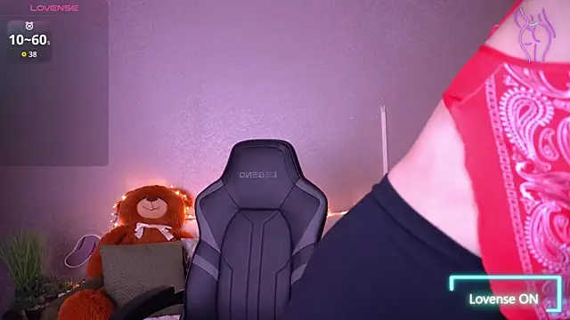 Snapshot of EliseVelour chatting on 02-11-26, 01:33 EliseVelour online show from 02-11-26, 01:33