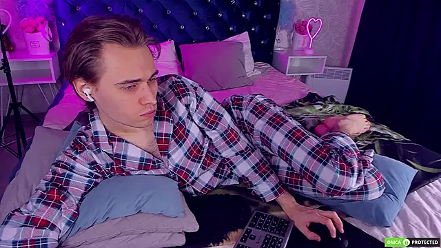 WilliamDyson online show from 12-04-25, 03:49