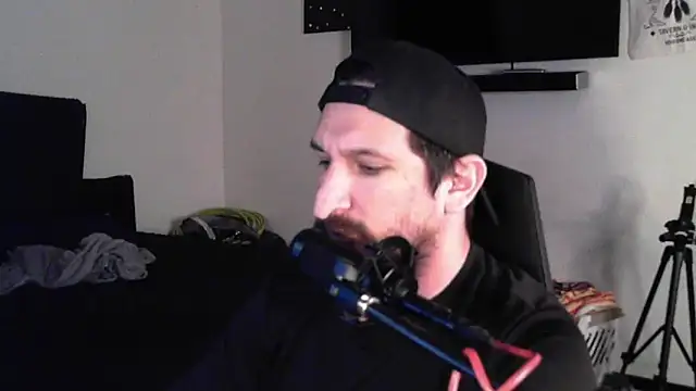 Snapshot of DevilPup75_ chatting on 09-10-25, 12:09 DevilPup75  online show from 09-10-25, 12:09