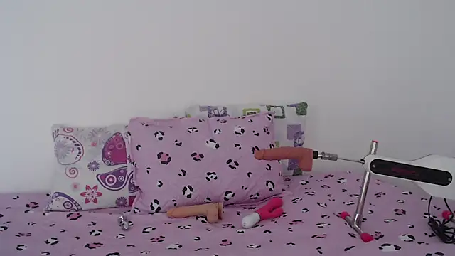 Tiiana online show from 04-14-26, 01:49