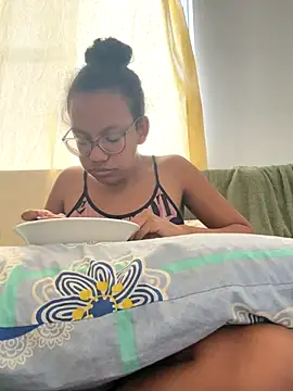 Valen1800 online show from 11-30-25, 04:08