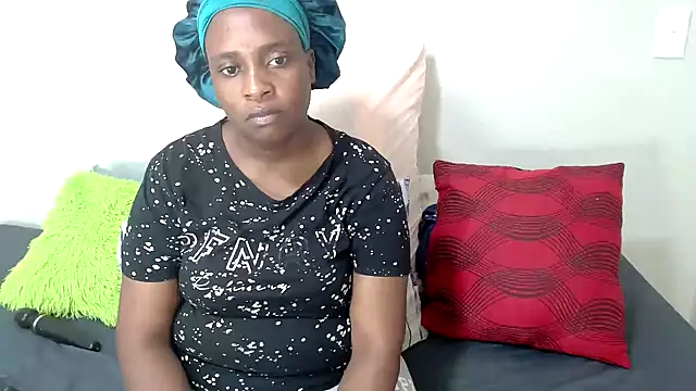 QueenRomaxx1 online show from 10-19-25, 12:41