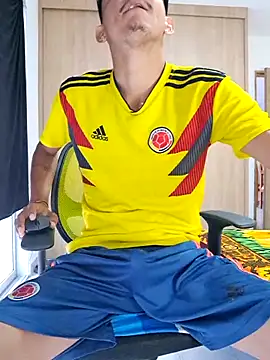 Snapshot of skinny23cm chatting on 03-17-25, 12:04 skinny23cm online show from 03-17-25, 12:04