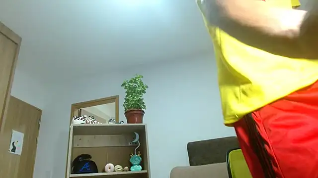 Snapshot of skinny23cm chatting on 09-26-25, 11:39 skinny23cm online show from 09-26-25, 11:39