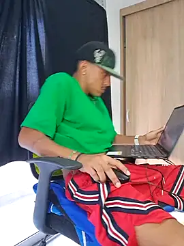 Snapshot of skinny23cm chatting on 03-21-25, 10:50 skinny23cm online show from 03-21-25, 10:50