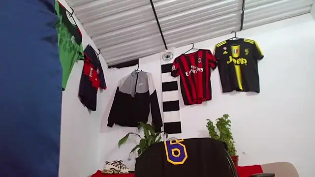 Snapshot of skinny23cm chatting on 03-01-26, 02:17 skinny23cm online show from 03-01-26, 02:17