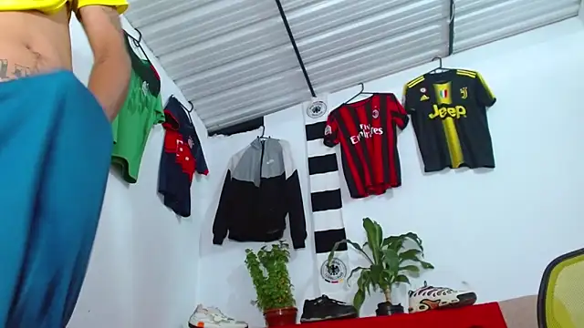 Snapshot of skinny23cm chatting on 02-27-26, 01:55 skinny23cm online show from 02-27-26, 01:55