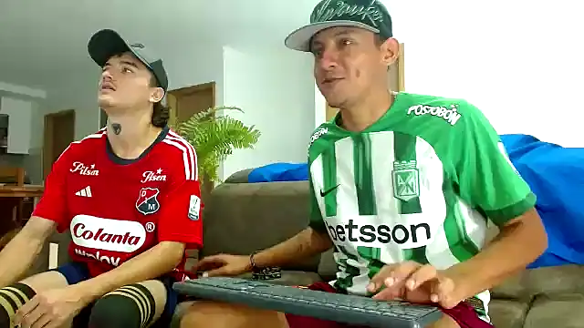 Snapshot of skinny23cm chatting on 02-04-25, 12:44 skinny23cm online show from 02-04-25, 12:44