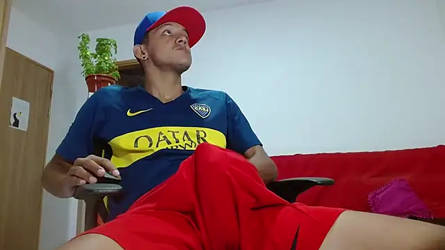 Snapshot of skinny23cm chatting on 10-21-25, 12:15 skinny23cm online show from 10-21-25, 12:15