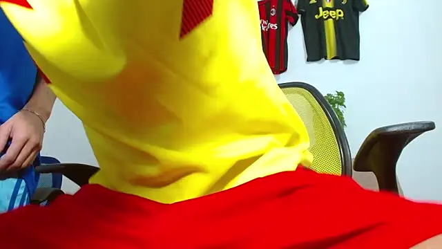 Snapshot of skinny23cm chatting on 02-23-26, 07:47 skinny23cm online show from 02-23-26, 07:47