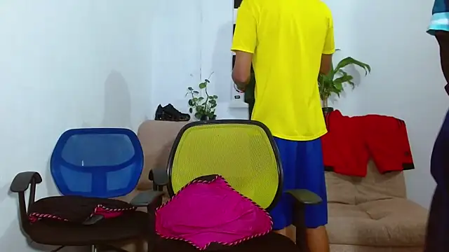 Snapshot of skinny23cm chatting on 02-07-26, 01:52 skinny23cm online show from 02-07-26, 01:52