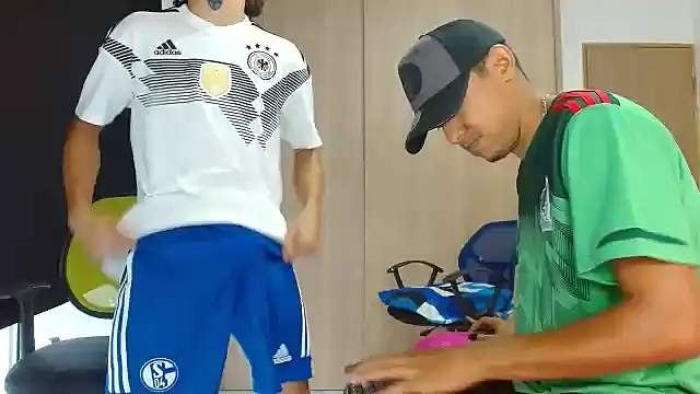 Snapshot of skinny23cm chatting on 02-05-25, 12:06 skinny23cm online show from 02-05-25, 12:06