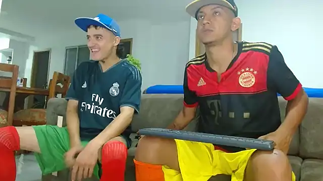 Snapshot of skinny23cm chatting on 02-13-25, 09:30 skinny23cm online show from 02-13-25, 09:30