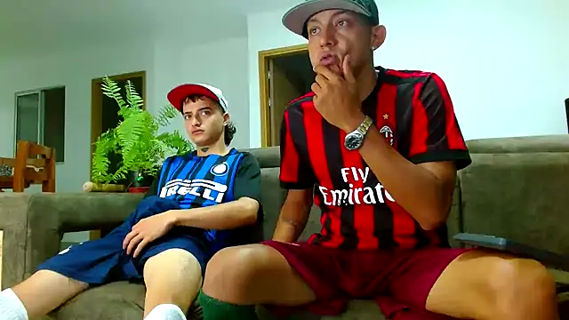 Snapshot of skinny23cm chatting on 12-19-24, 09:40 skinny23cm online show from 12-19-24, 09:40