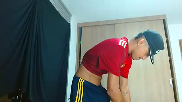 Snapshot of skinny23cm chatting on 03-18-25, 09:23 skinny23cm online show from 03-18-25, 09:23