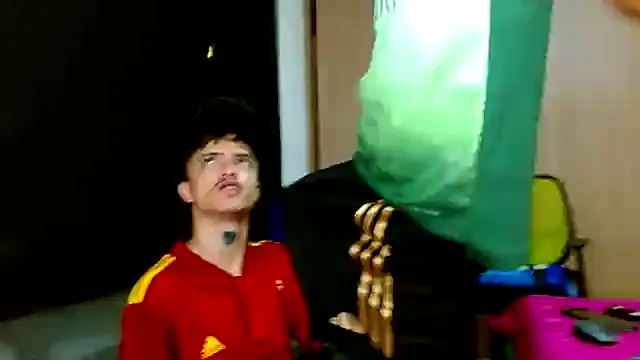 Snapshot of skinny23cm chatting on 01-16-25, 10:32 skinny23cm online show from 01-16-25, 10:32