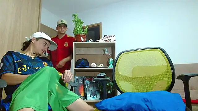 Snapshot of skinny23cm chatting on 10-18-25, 10:50 skinny23cm online show from 10-18-25, 10:50