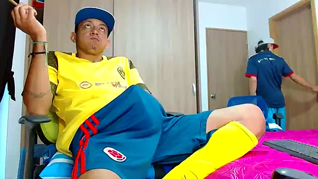 Snapshot of skinny23cm chatting on 12-27-24, 11:28 skinny23cm online show from 12-27-24, 11:28