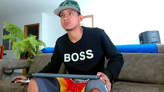 Snapshot of skinny23cm chatting on 01-28-25, 12:54 skinny23cm online show from 01-28-25, 12:54