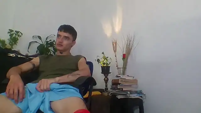 Snapshot of skinny23cm chatting on 04-26-26, 05:43 skinny23cm online show from 04-26-26, 05:43