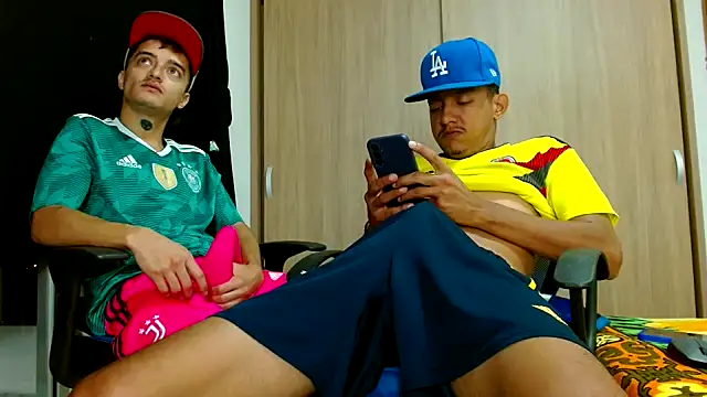 Snapshot of skinny23cm chatting on 03-06-25, 09:25 skinny23cm online show from 03-06-25, 09:25