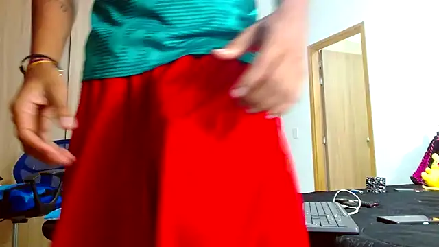 Snapshot of skinny23cm chatting on 01-07-25, 09:40 skinny23cm online show from 01-07-25, 09:40