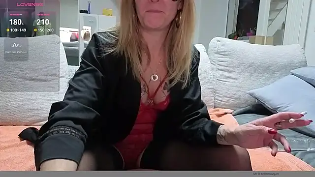 Snapshot of bellemasquer chatting on 11-10-25, 10:59 bellemasquer online show from 11-10-25, 10:59