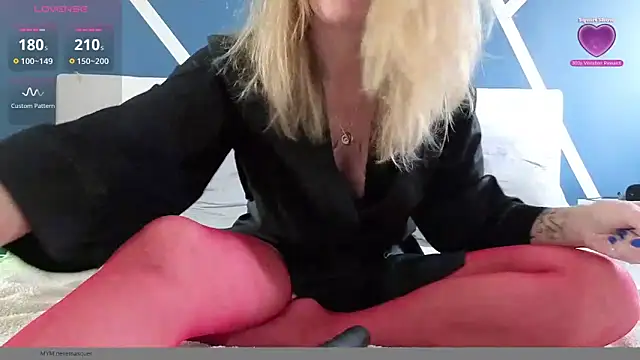 Snapshot of bellemasquer chatting on 10-09-25, 12:06 bellemasquer online show from 10-09-25, 12:06