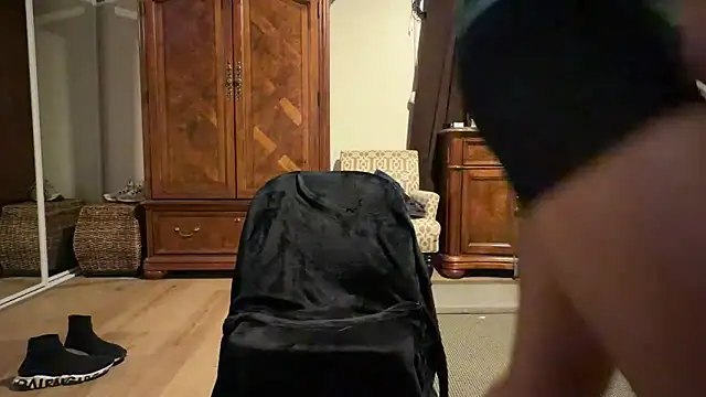 DERTYLAY online show from 04-20-26, 03:42