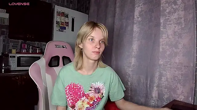 Madelaineses online show from 06-25-26, 03:06