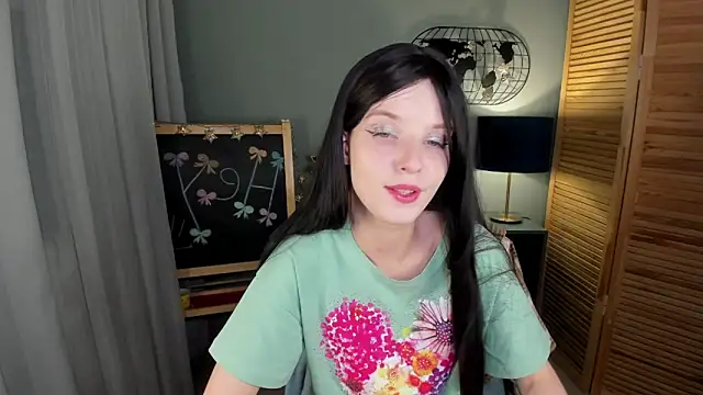 Snapshot of Madelaineses chatting on 12-02-25, 08:49 Madelaineses online show from 12-02-25, 08:49