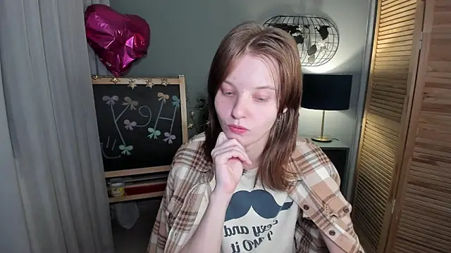 Snapshot of Madelaineses chatting on 11-11-25, 10:54 Madelaineses online show from 11-11-25, 10:54