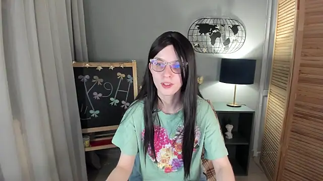 Snapshot of Madelaineses chatting on 11-26-25, 09:26 Madelaineses online show from 11-26-25, 09:26