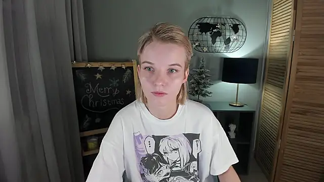 Snapshot of Madelaineses chatting on 12-20-25, 08:39 Madelaineses online show from 12-20-25, 08:39