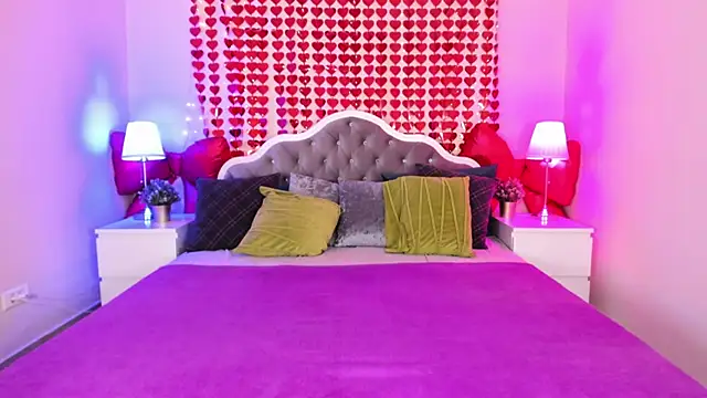 Snapshot of Madelaineses chatting on 02-18-26, 09:06 Madelaineses online show from 02-18-26, 09:06