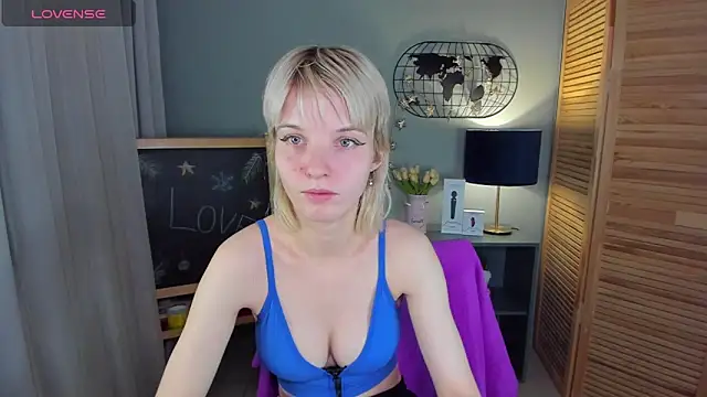 Snapshot of Madelaineses chatting on 02-28-26, 09:20 Madelaineses online show from 02-28-26, 09:20