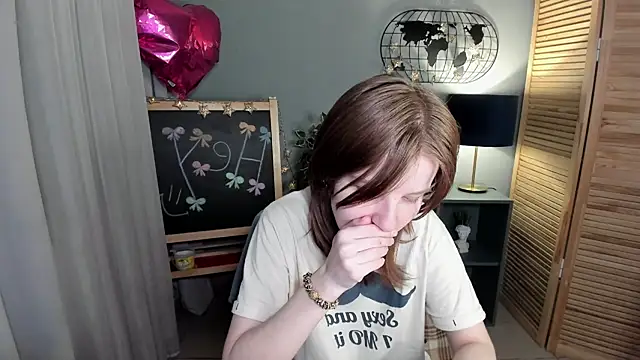 Snapshot of Madelaineses chatting on 11-09-25, 09:13 Madelaineses online show from 11-09-25, 09:13