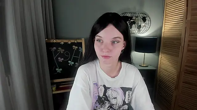 Snapshot of Madelaineses chatting on 11-19-25, 08:47 Madelaineses online show from 11-19-25, 08:47