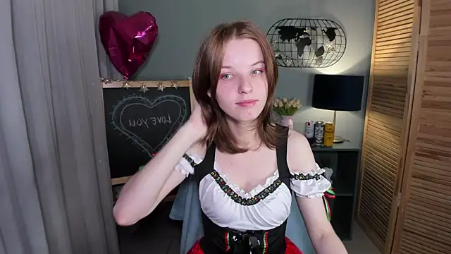 Snapshot of Madelaineses chatting on 09-27-25, 08:42 Madelaineses online show from 09-27-25, 08:42