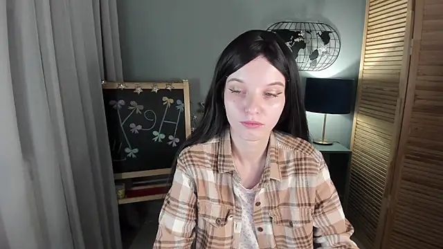 Snapshot of Madelaineses chatting on 11-25-25, 09:42 Madelaineses online show from 11-25-25, 09:42