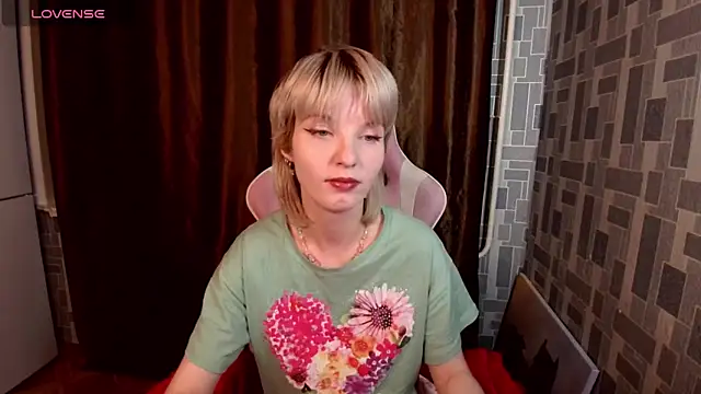 Snapshot of Madelaineses chatting on 03-14-26, 03:07 Madelaineses online show from 03-14-26, 03:07